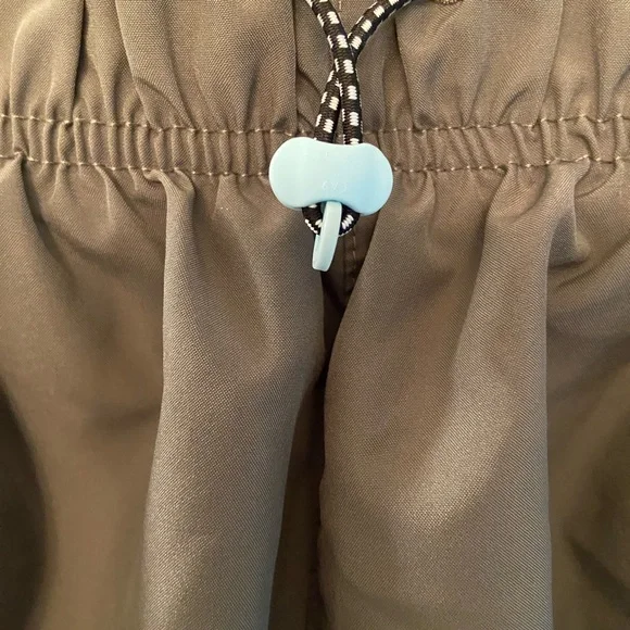 Nike Women's Athletic running track Olive Green with Blue Trim shirts,size 8 - Picture 7 of 8